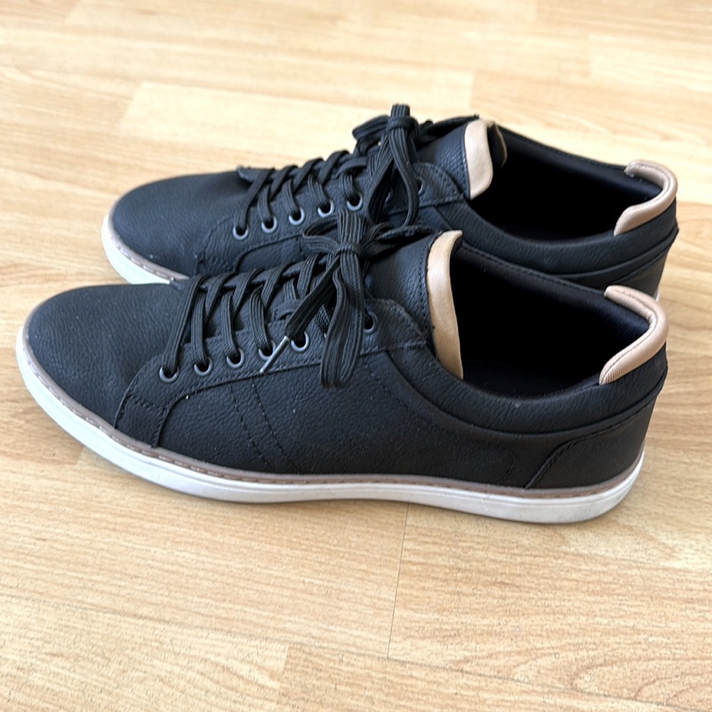 Aldo Men’s Black Low Top Sneaker Size 10